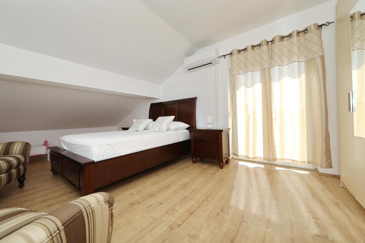 Anastazia Apartment