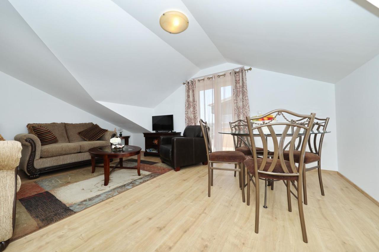 Anastazia Apartment