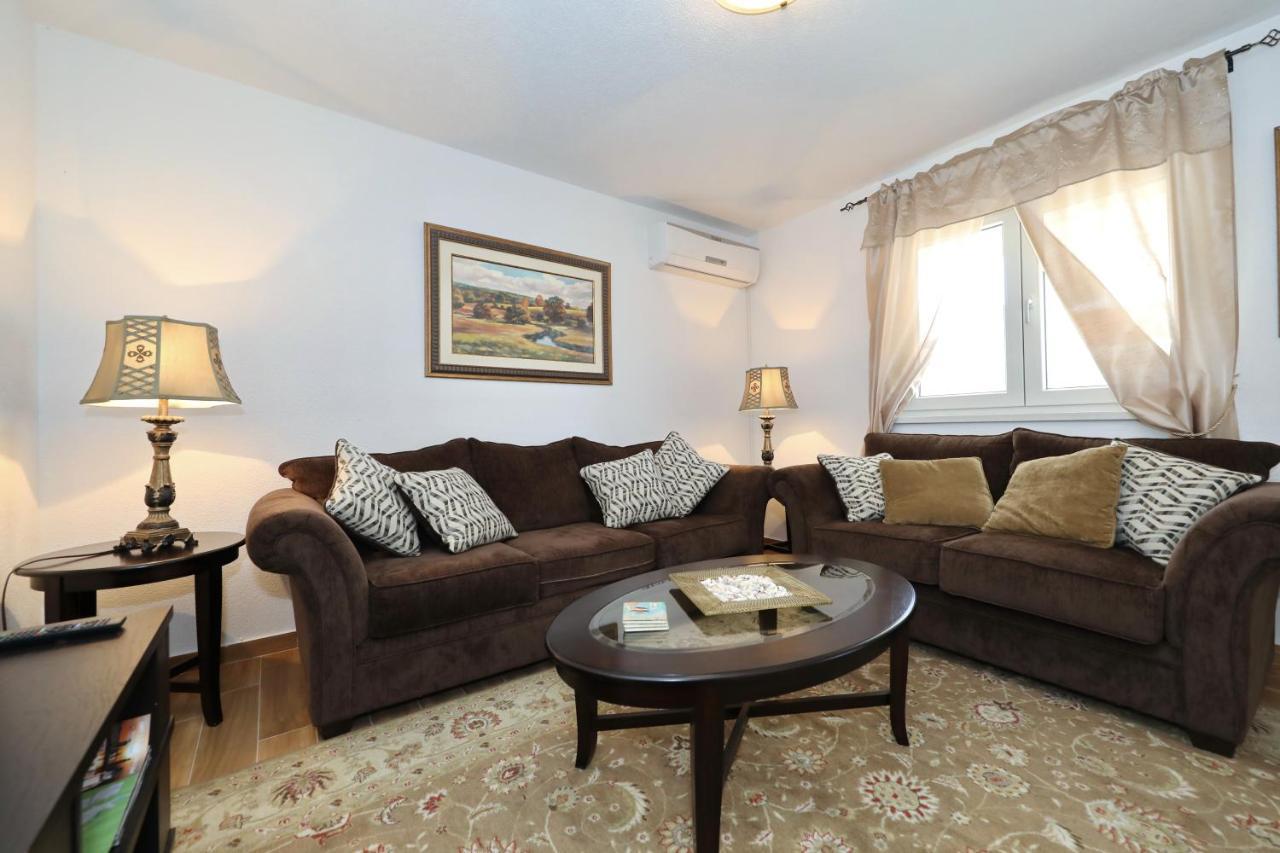 Anastazia Apartment